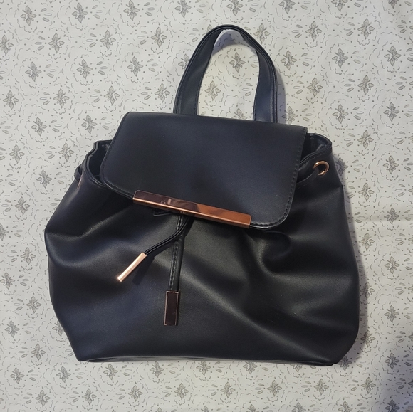 Axiz Group Ava Black & Rose Gold Cinch Backpack - Picture 1 of 5